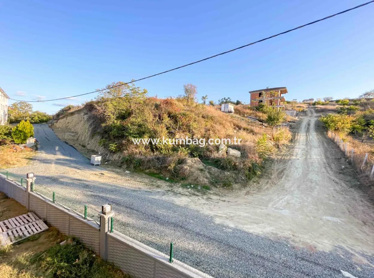 Kumbağ'da Cadde Üzerinde Site İçerisinde Satılık Sıfır 2+1 Daire