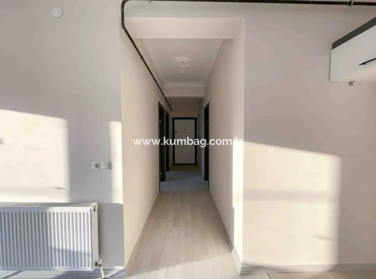 Kumbağ'da Cadde Üzerinde Site İçerisinde Satılık Sıfır 2+1 Daire