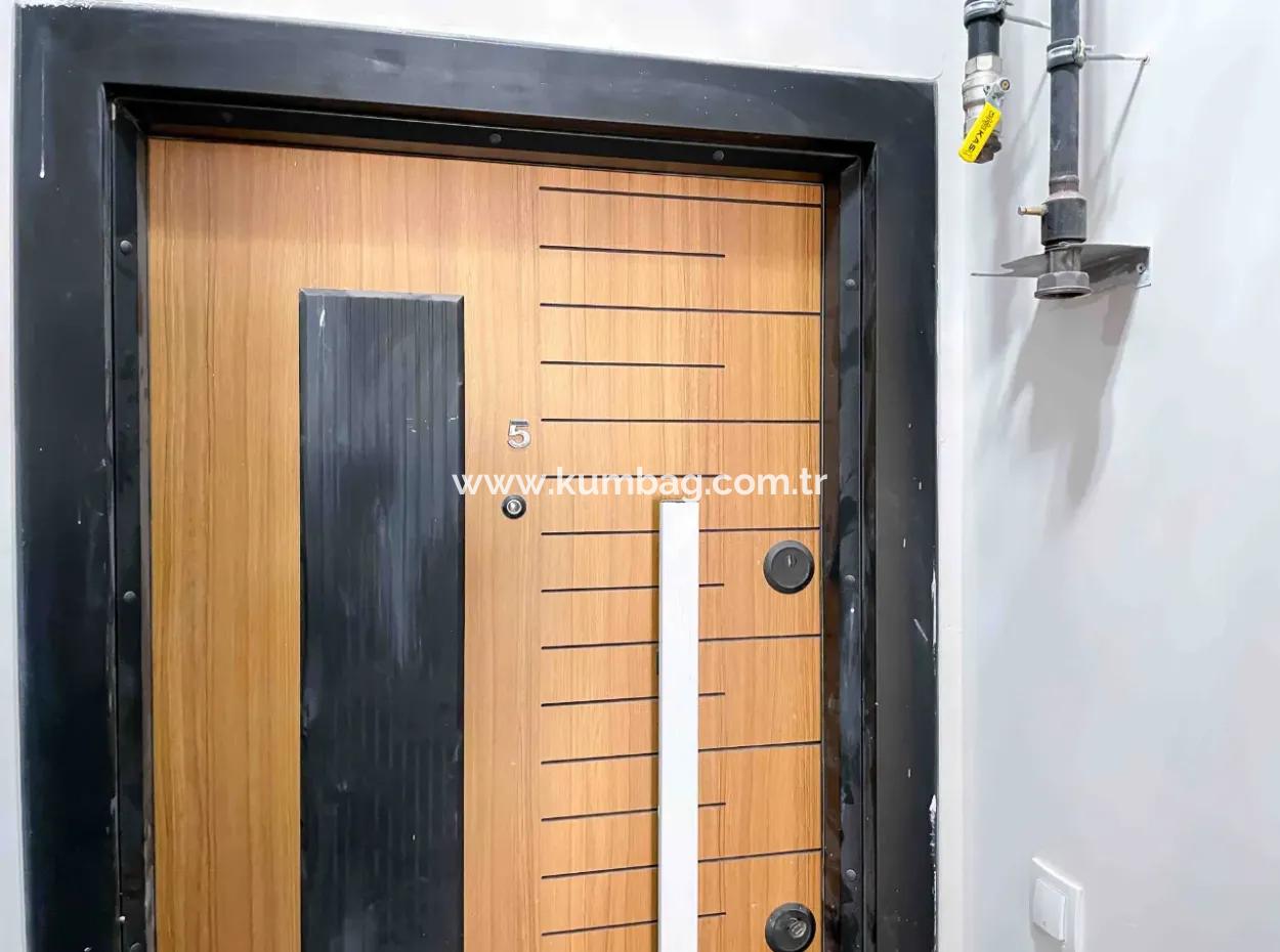 Kumbağ'da Cadde Üzerinde Site İçerisinde Satılık Sıfır 2+1 Daire