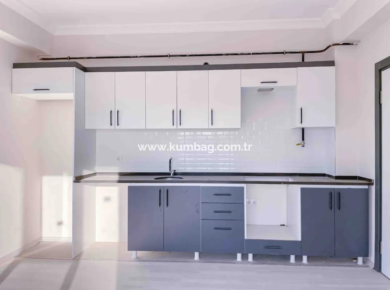 Kumbağ'da Cadde Üzerinde Site İçerisinde Satılık Sıfır 2+1 Daire