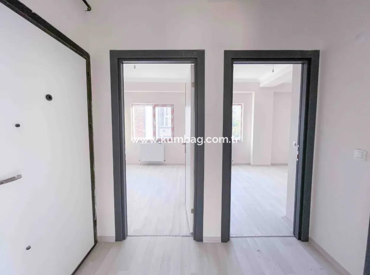 Kumbağ'da Cadde Üzerinde Site İçerisinde Satılık Sıfır 2+1 Daire