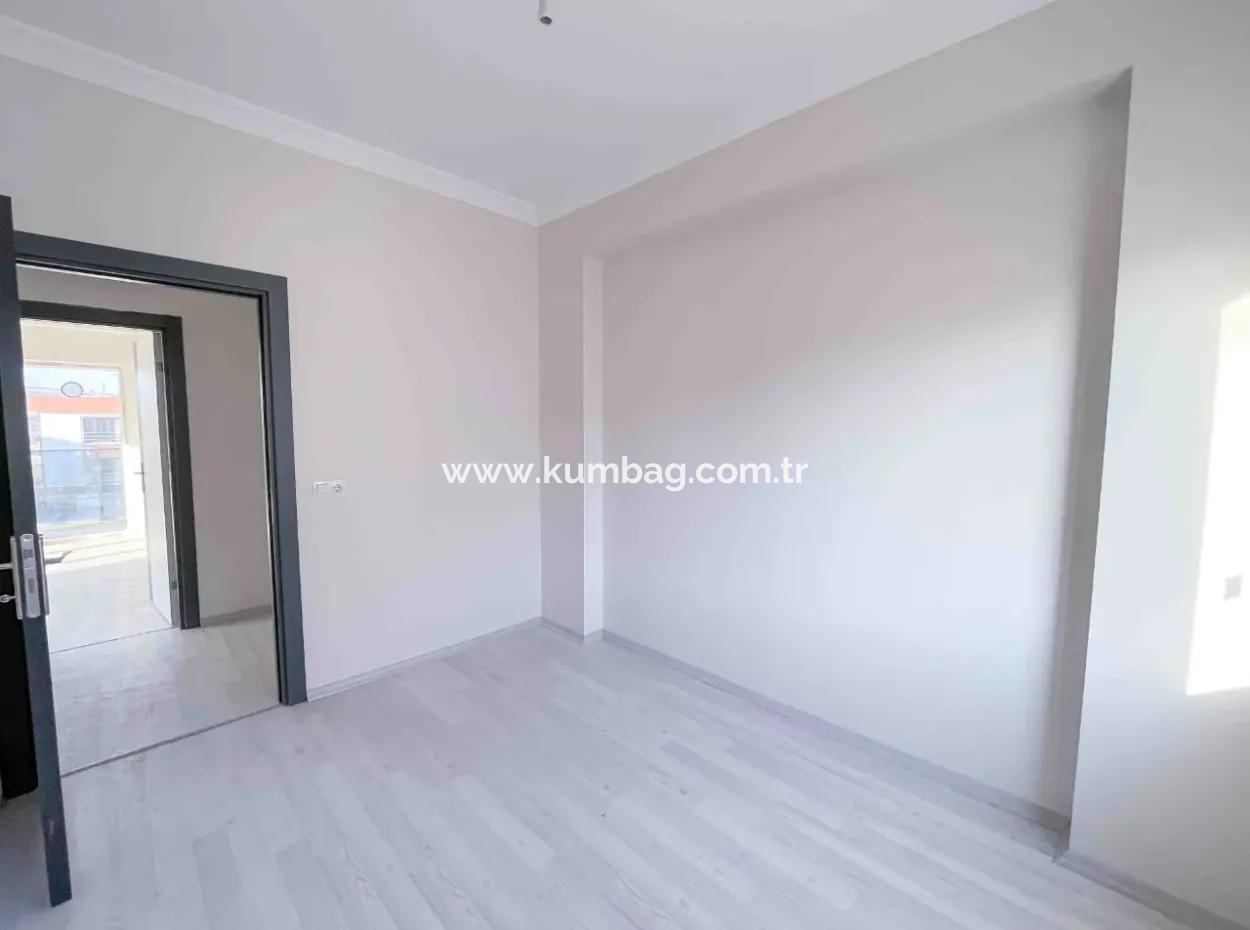 Kumbağ'da Cadde Üzerinde Site İçerisinde Satılık Sıfır 2+1 Daire