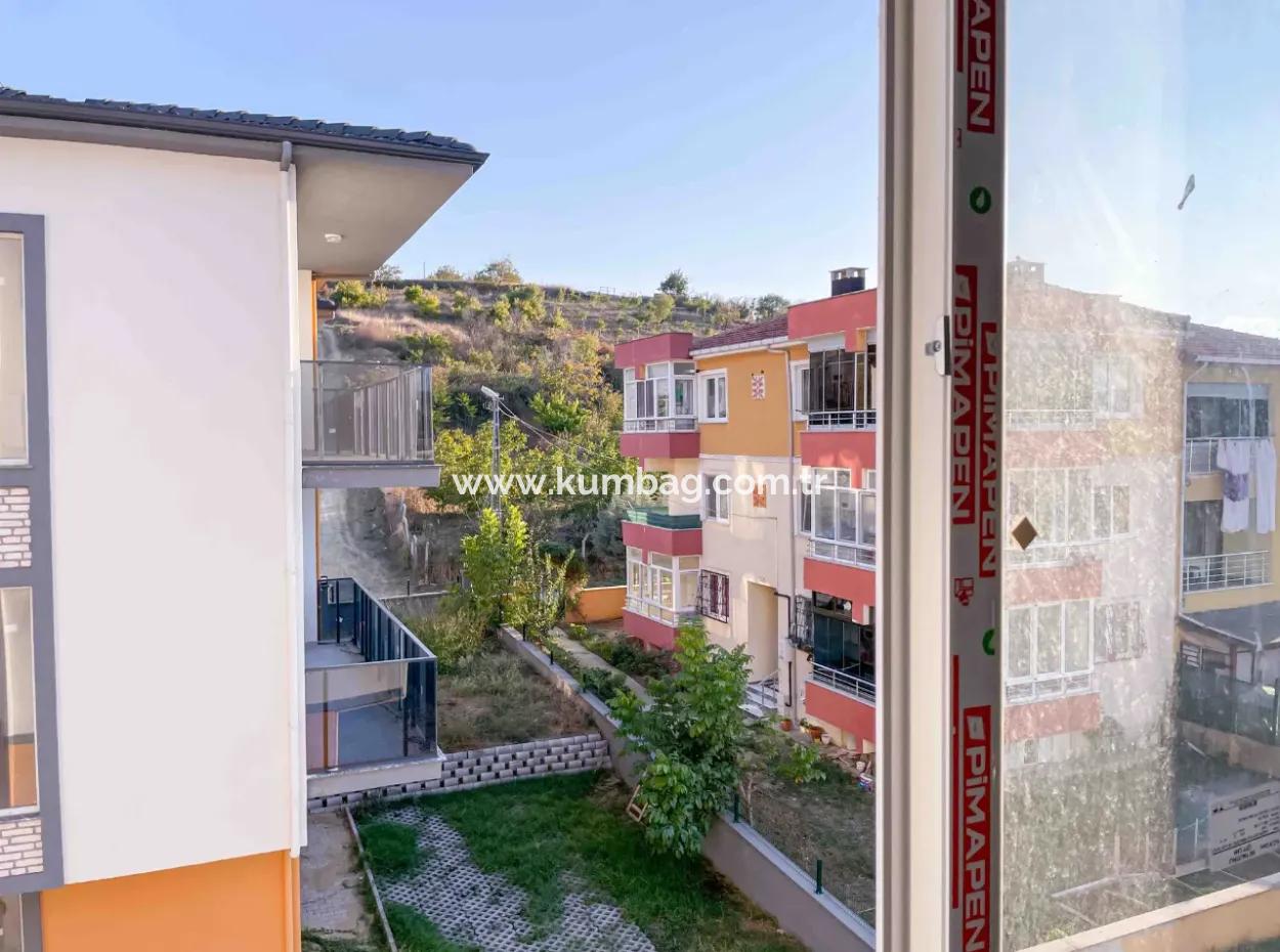 Kumbağ'da Cadde Üzerinde Site İçerisinde Satılık Sıfır 2+1 Daire