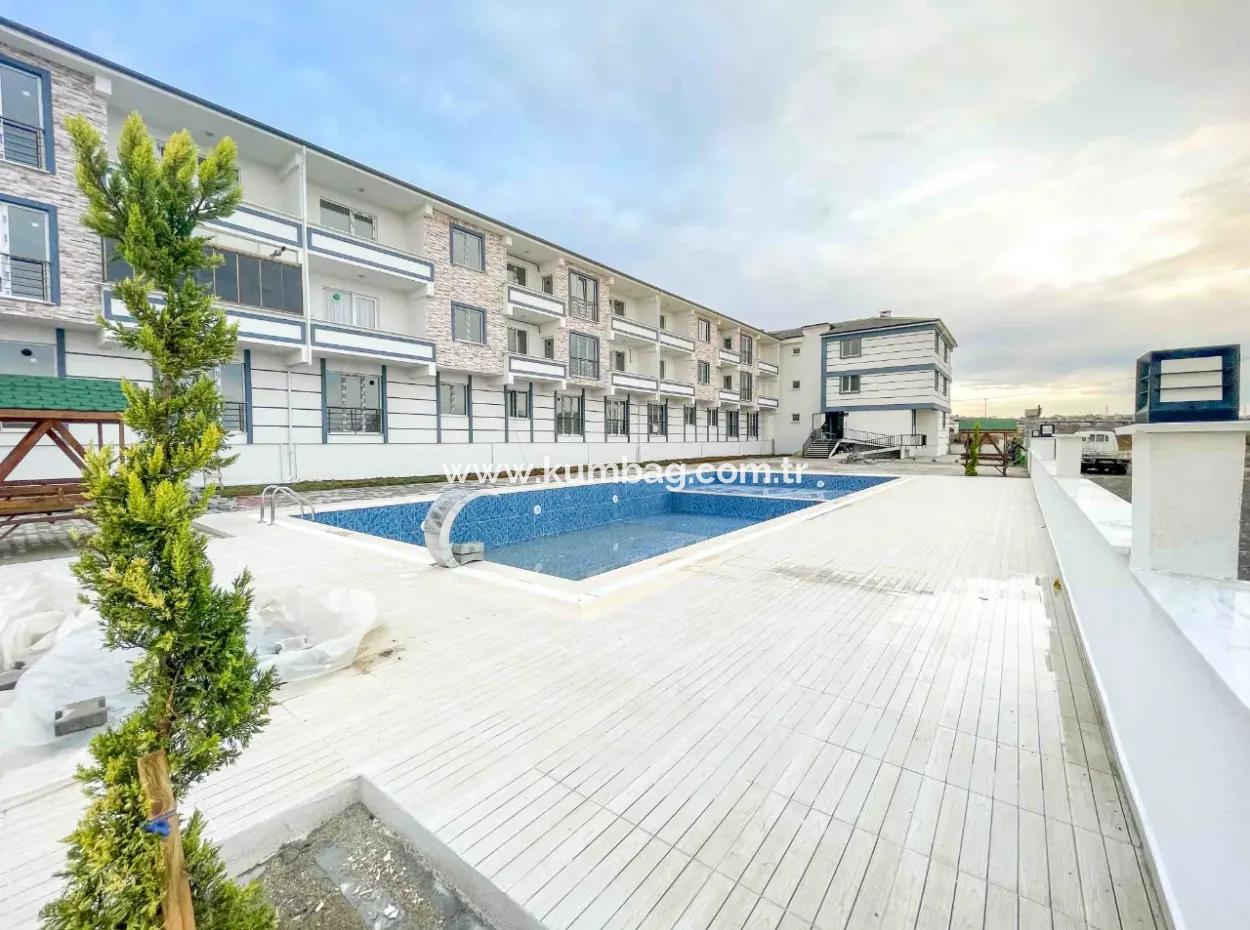 Kumbağ'da Havuzlu Site İçinde Bahçeli Sıfır 1+1 Satılık Daire
