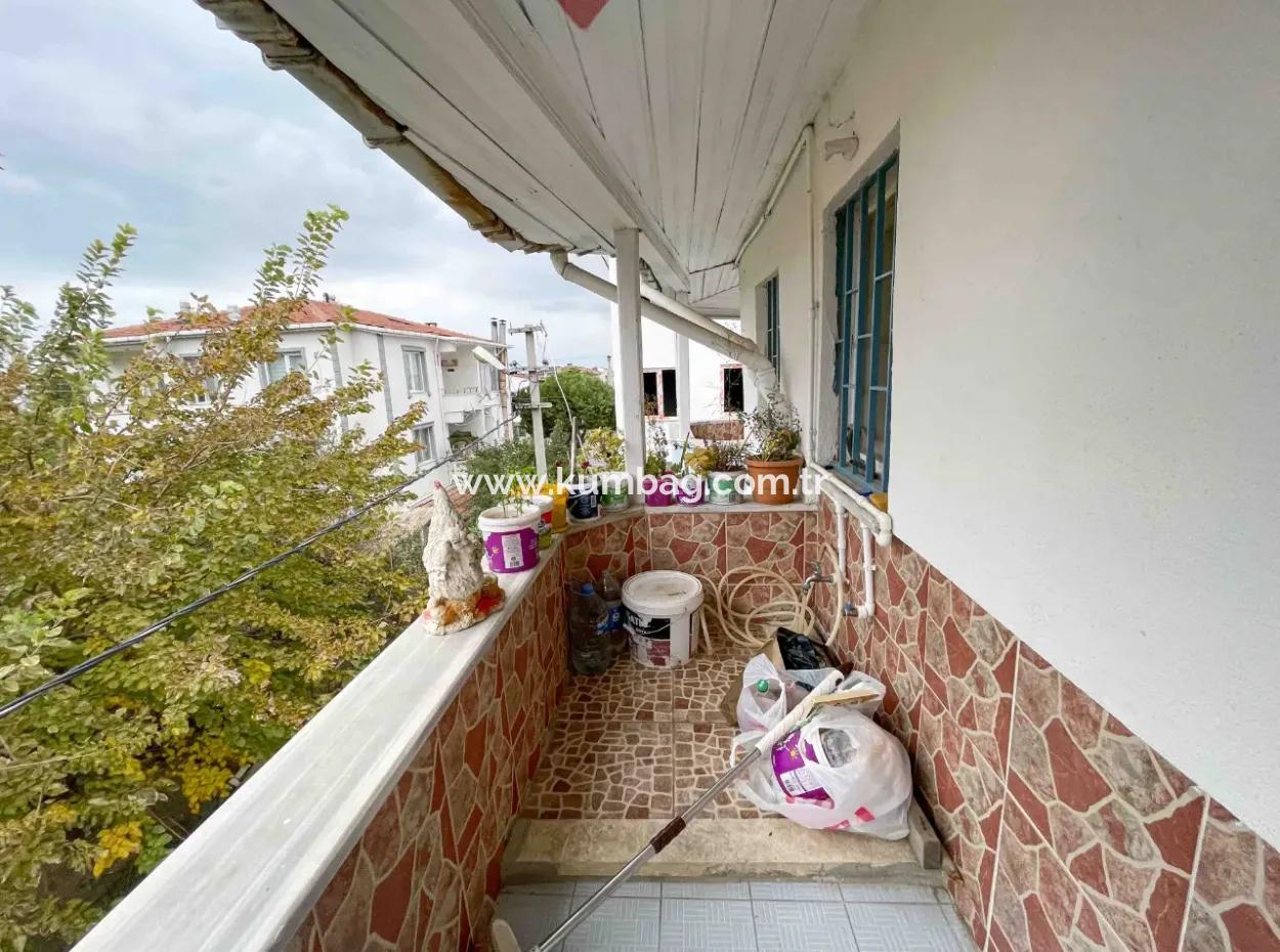 Kumbağ Caddeye Plaja Yakın Kullanışlı Geniş Balkonlu Satılık 2+1
