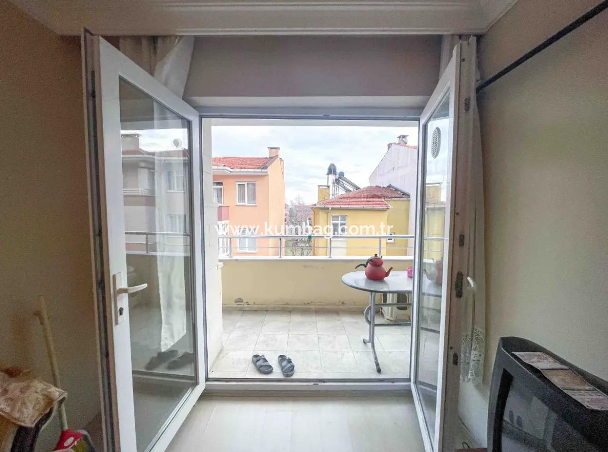 Denize Pazara Yakın Merkezi Konumda Eşyalı İskanlı Satılık 2+1