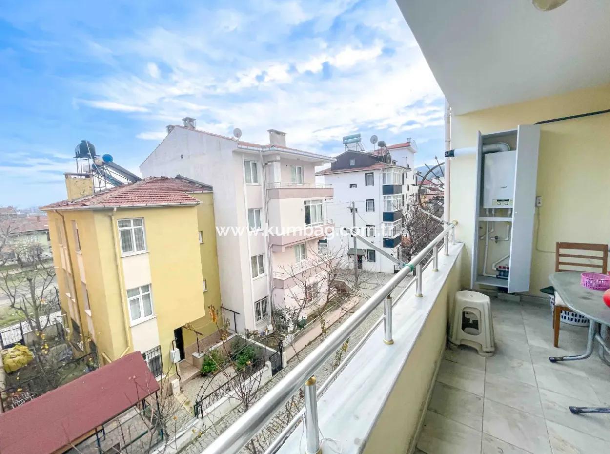 Denize Pazara Yakın Merkezi Konumda Eşyalı İskanlı Satılık 2+1