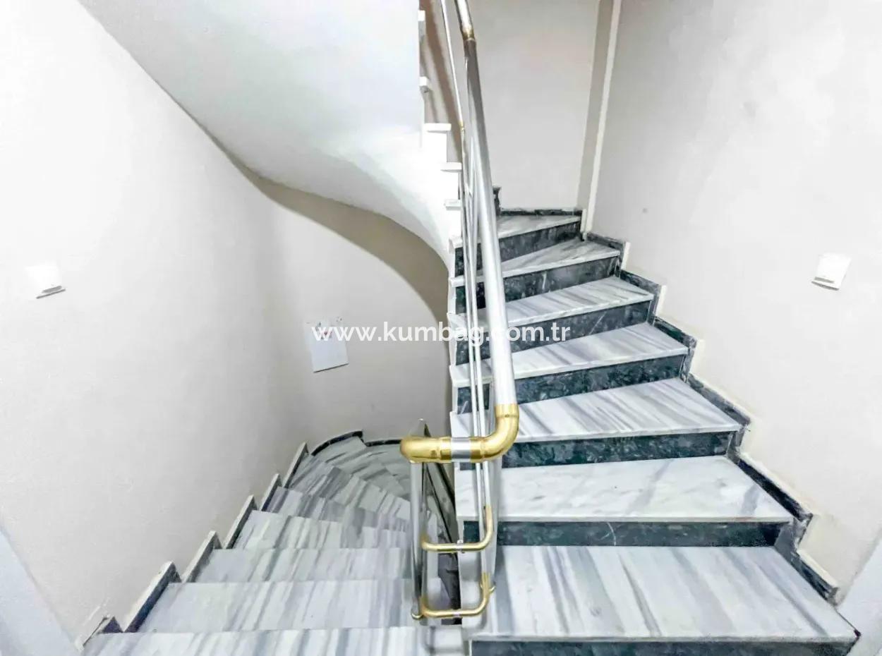 Denize Pazara Yakın Merkezi Konumda Eşyalı İskanlı Satılık 2+1