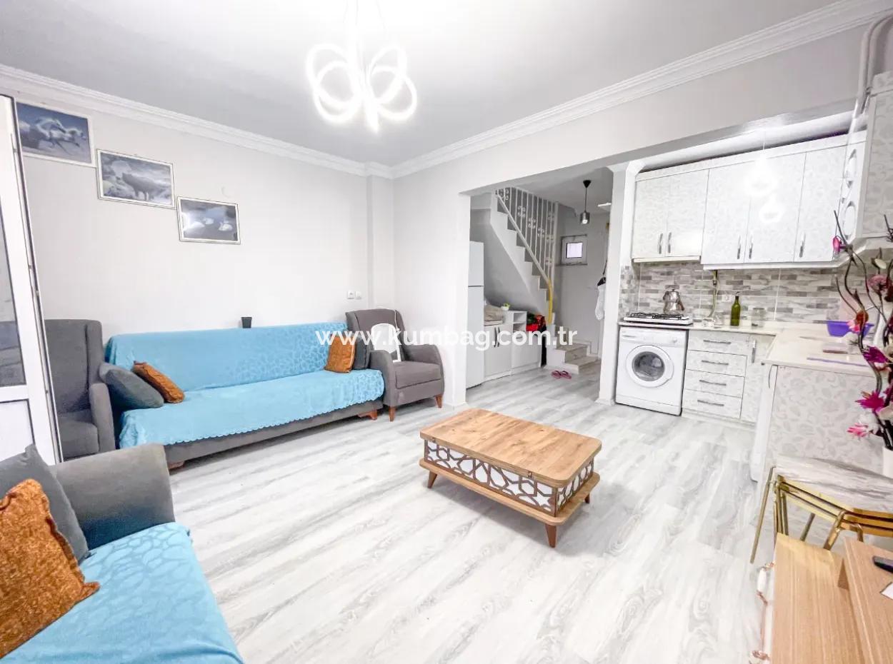 Kumbağ'da Pazar Sokağına Yakın Satılık Eşyalı Tripleks Villa