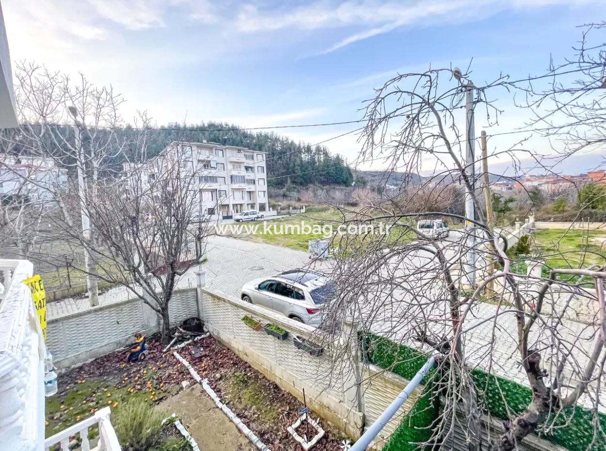 Kumbağ'da Pazar Sokağına Yakın Satılık Eşyalı Tripleks Villa