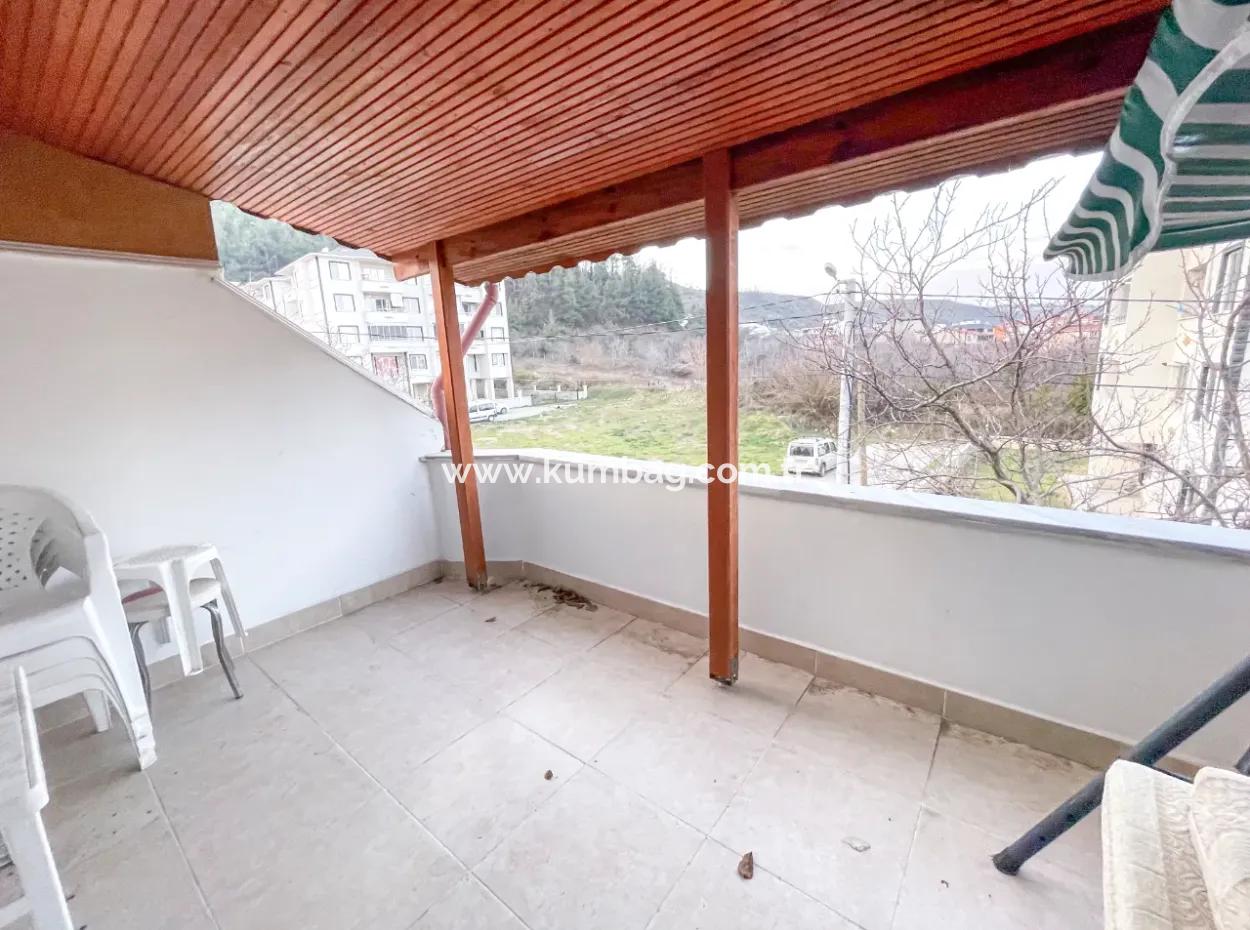 Kumbağ'da Pazar Sokağına Yakın Satılık Eşyalı Tripleks Villa