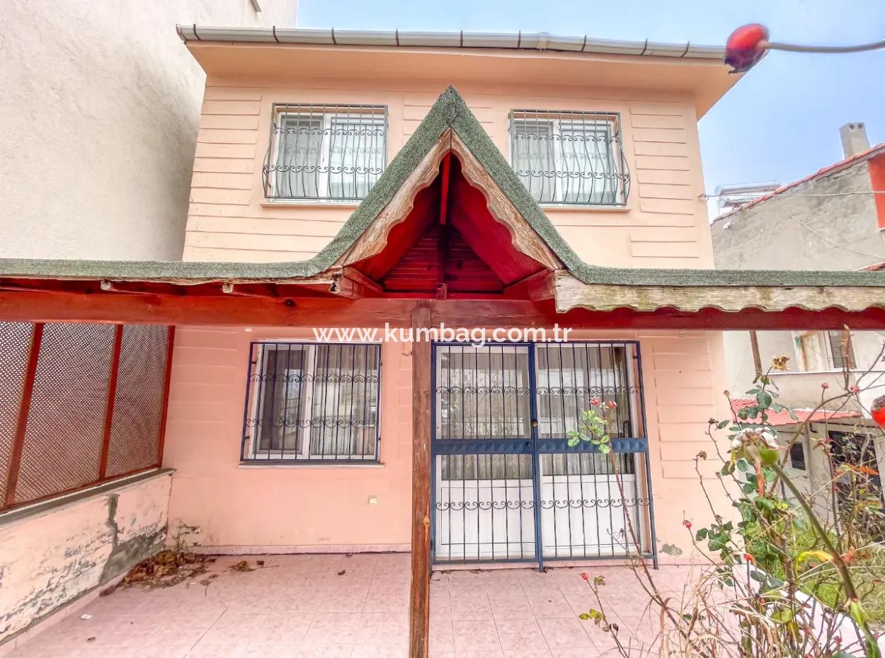 Kumbağ Merkezi Konumda Satılık 2 Katlı 4+1 Bahçeli Müstakil Ev