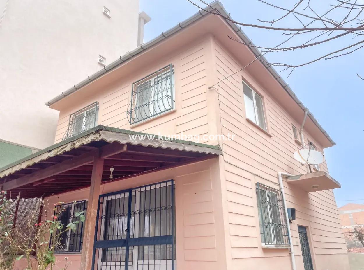 Kumbağ Merkezi Konumda Satılık 2 Katlı 4+1 Bahçeli Müstakil Ev