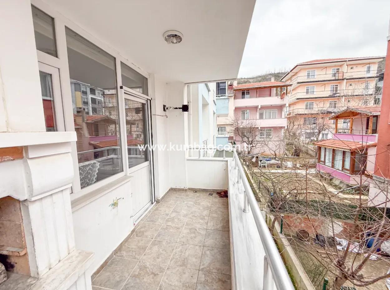 Kumbağ Merkezi Konumda İskanlı Çift Balkonlu Satılık 2+1 Daire