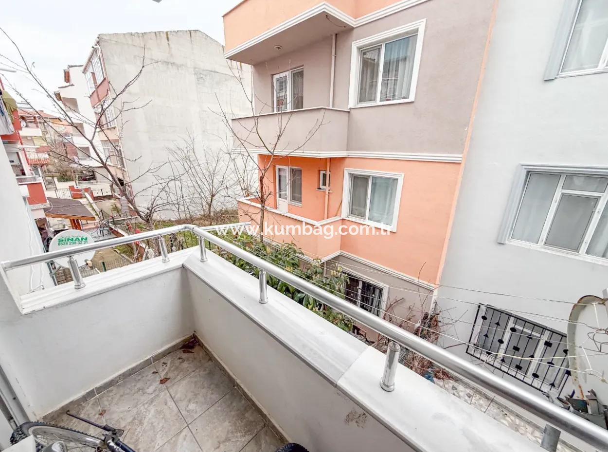 Kumbağ Merkezi Konumda İskanlı Çift Balkonlu Satılık 2+1 Daire