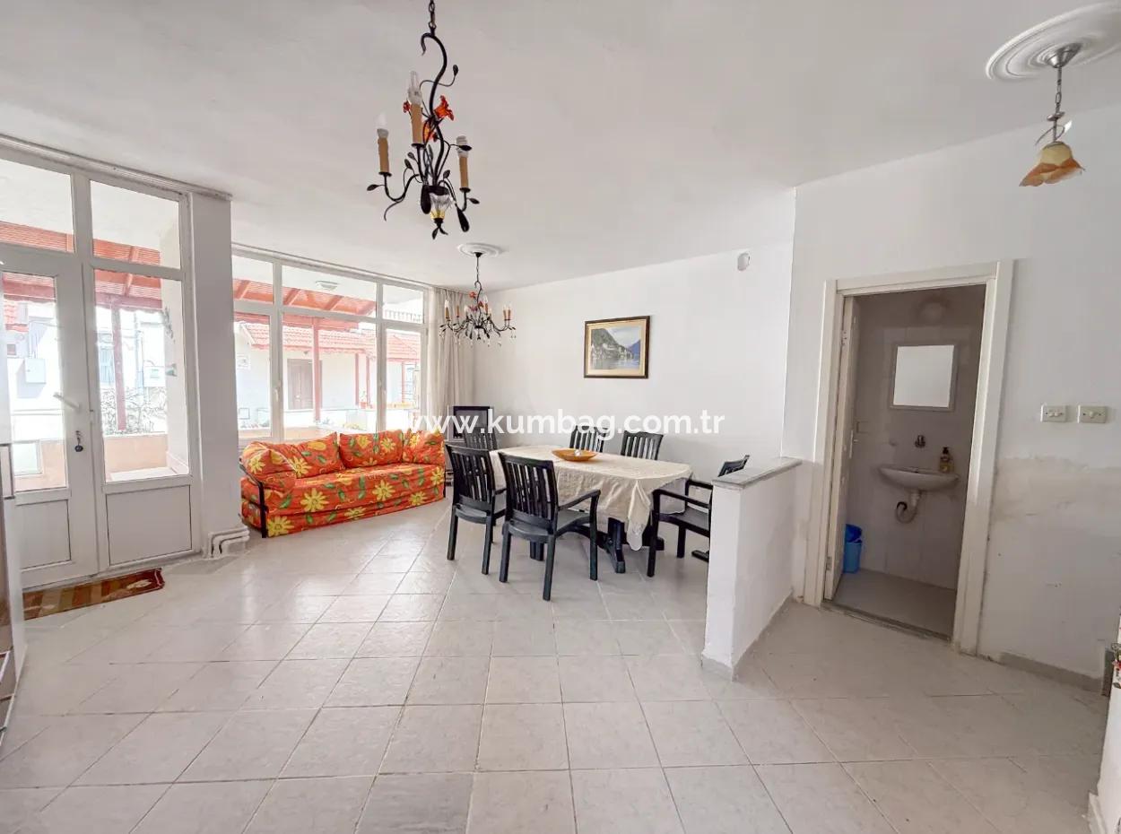 Kumbağ Denize 50 Mt Havuzlu Site İçinde Satılık Tripleks Villa