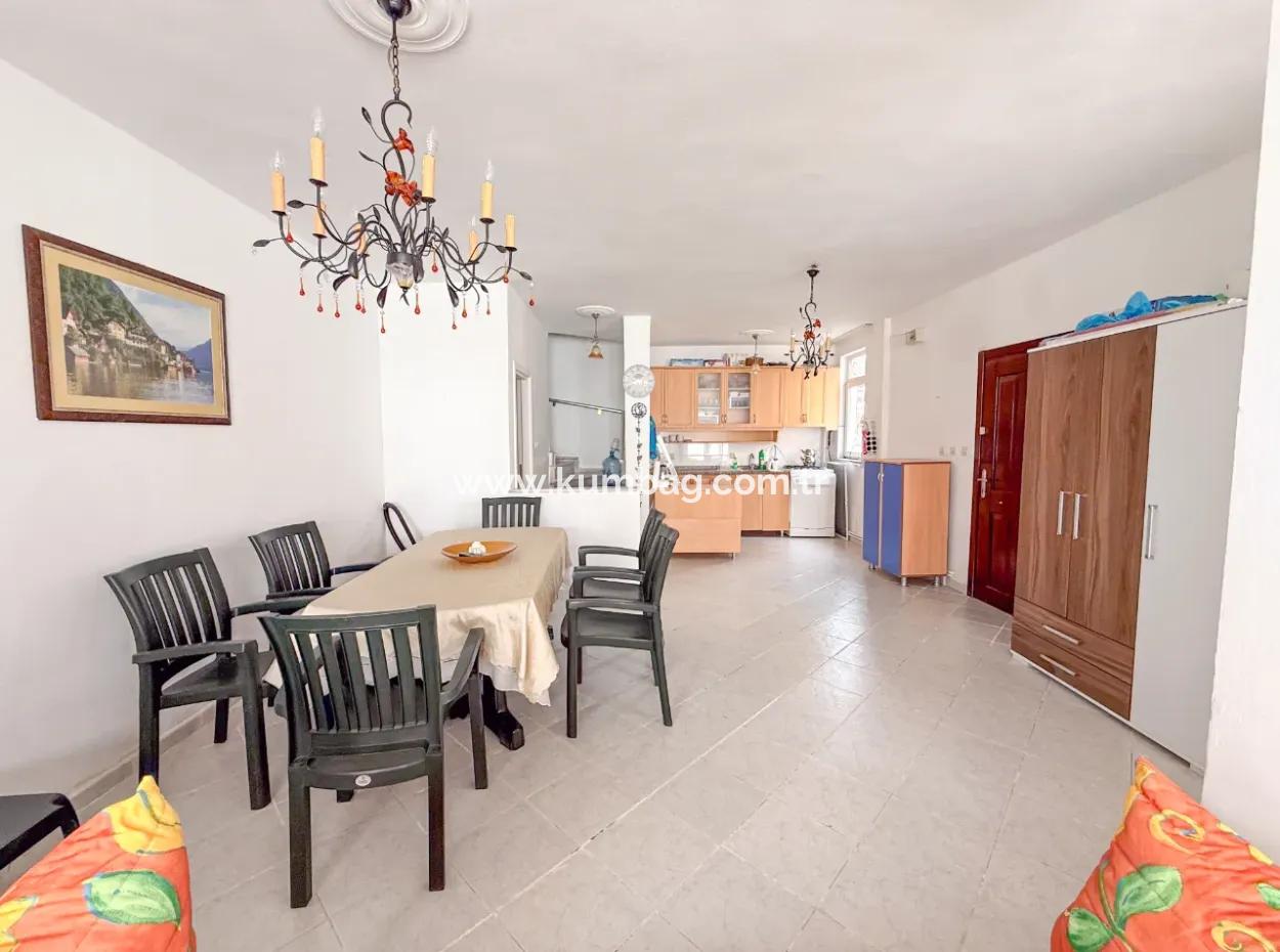 Kumbağ Denize 50 Mt Havuzlu Site İçinde Satılık Tripleks Villa