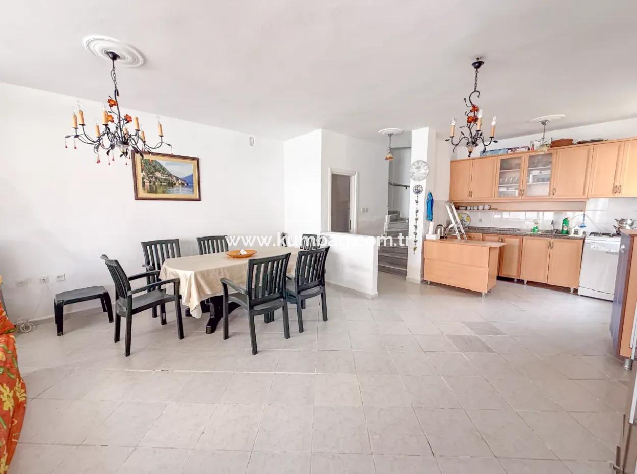 Kumbağ Denize 50 Mt Havuzlu Site İçinde Satılık Tripleks Villa