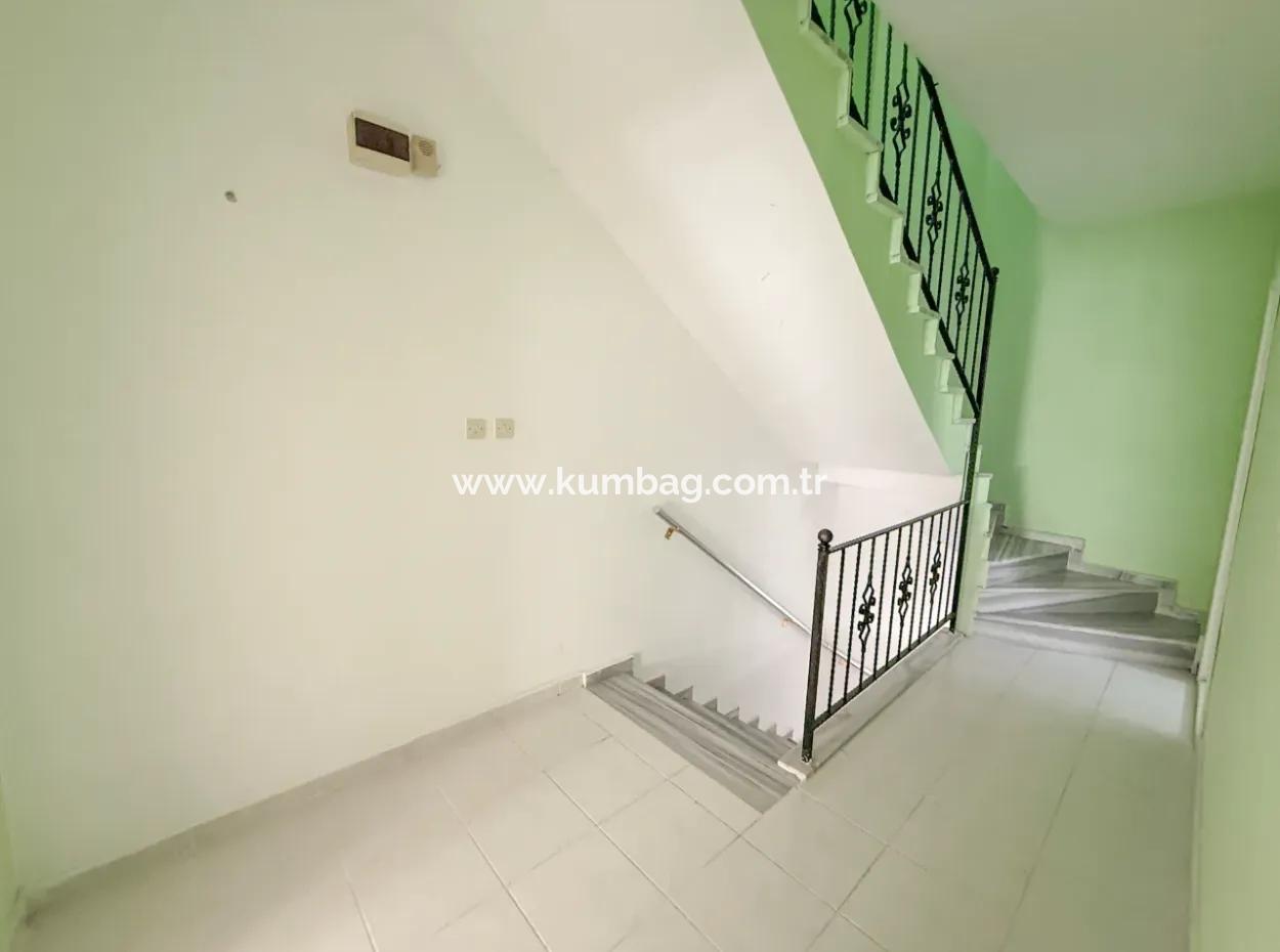 Kumbağ Denize 50 Mt Havuzlu Site İçinde Satılık Tripleks Villa