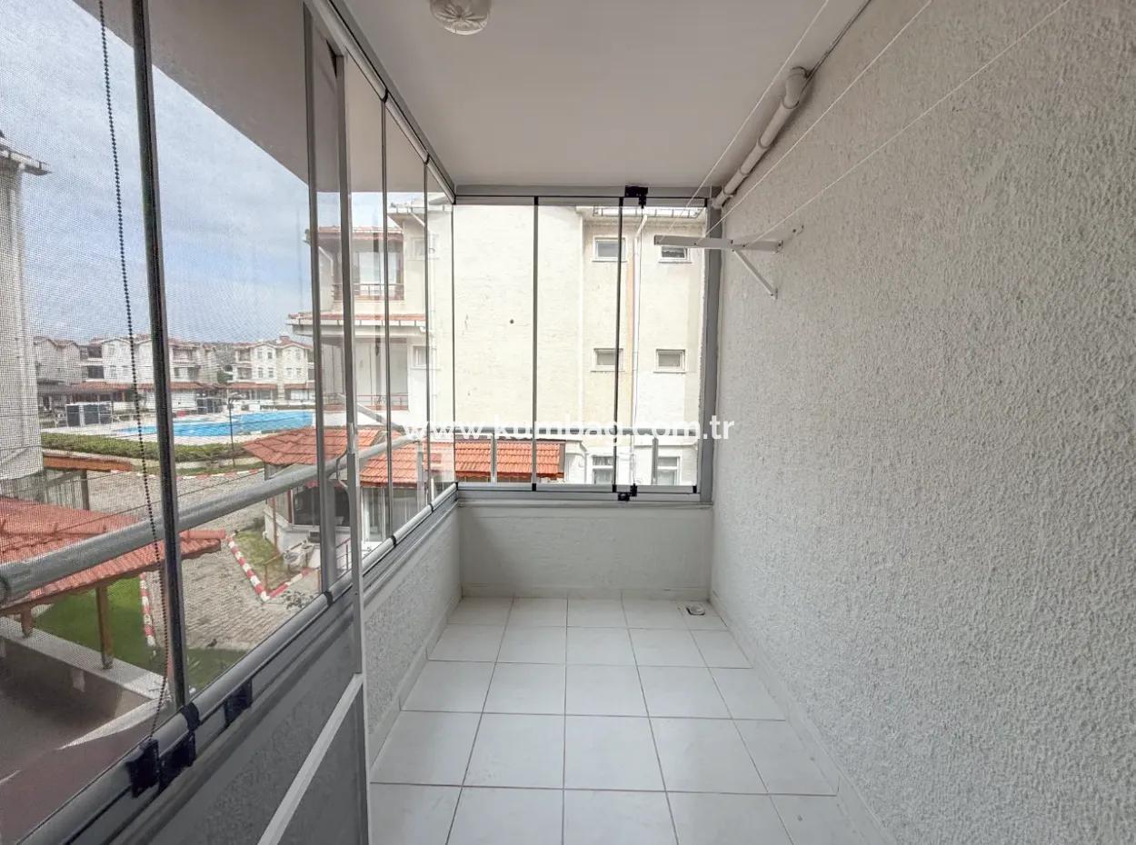 Kumbağ Denize 50 Mt Havuzlu Site İçinde Satılık Tripleks Villa