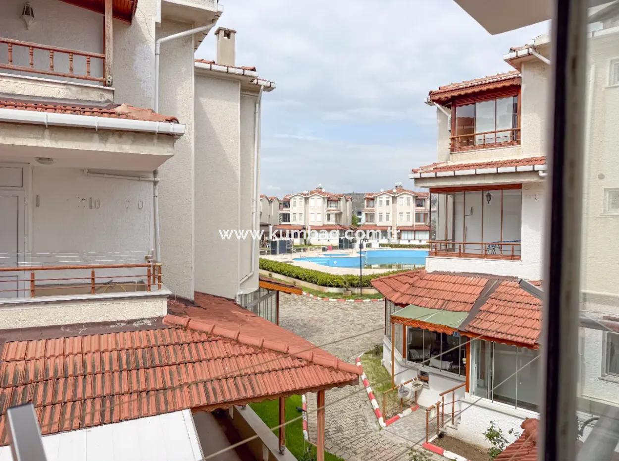 Kumbağ Denize 50 Mt Havuzlu Site İçinde Satılık Tripleks Villa