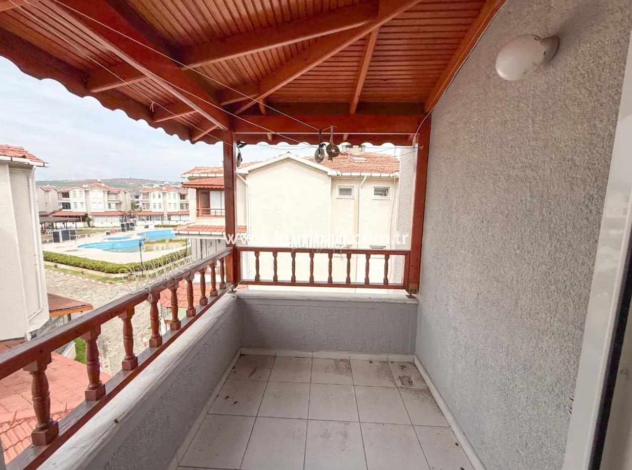 Kumbağ Denize 50 Mt Havuzlu Site İçinde Satılık Tripleks Villa