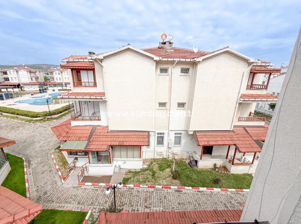 Kumbağ Denize 50 Mt Havuzlu Site İçinde Satılık Tripleks Villa