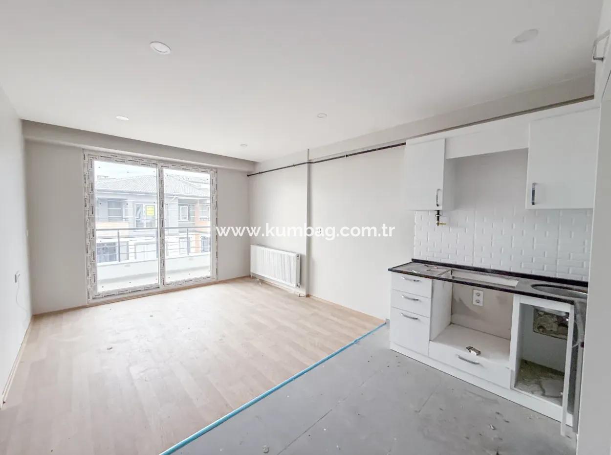 Kumbağ Havuzlu Sitede Denize Ve Caddeye Yakın Lüks 1+1 Daireler