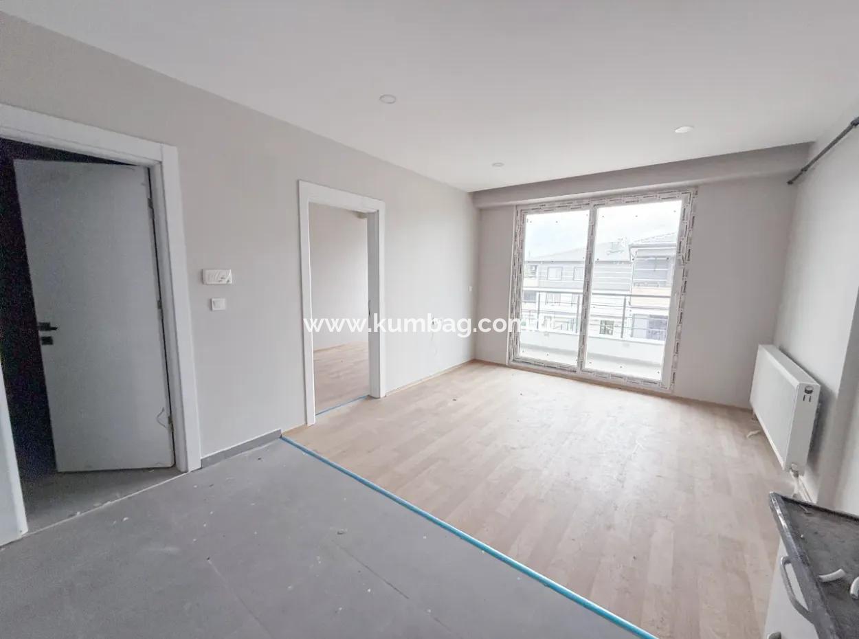 Kumbağ Havuzlu Sitede Denize Ve Caddeye Yakın Lüks 1+1 Daireler