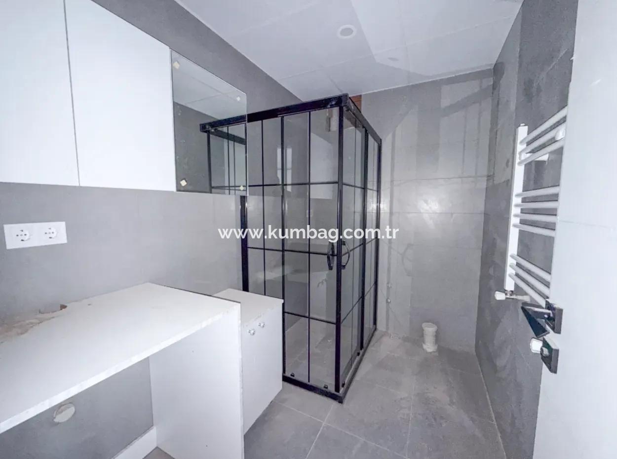 Kumbağ Havuzlu Sitede Denize Ve Caddeye Yakın Lüks 1+1 Daireler