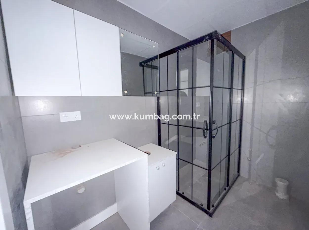 Kumbağ Havuzlu Sitede Denize Ve Caddeye Yakın Lüks 1+1 Daireler