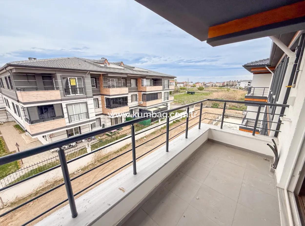 Kumbağ Havuzlu Sitede Denize Ve Caddeye Yakın Lüks 1+1 Daireler