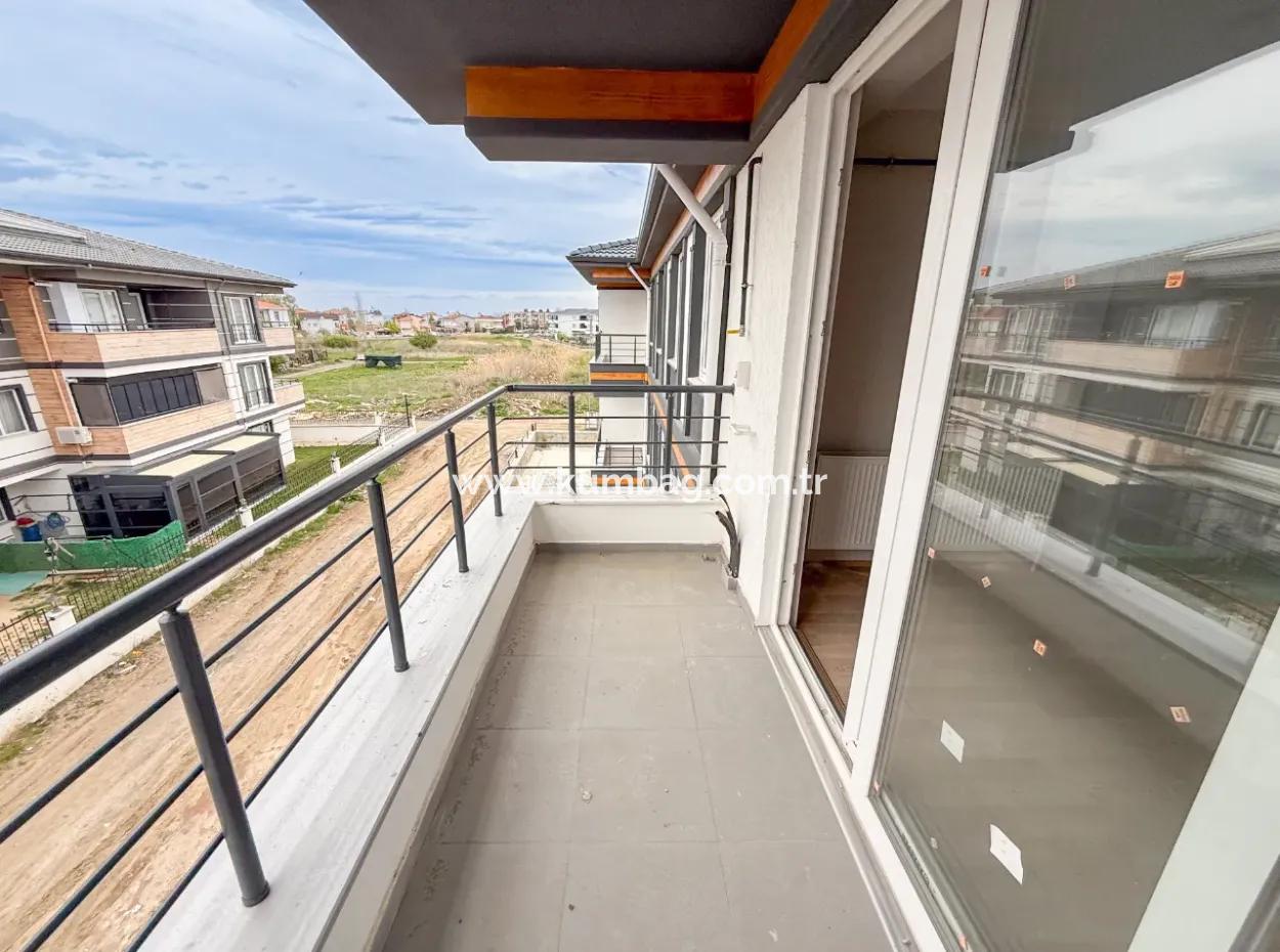 Kumbağ Havuzlu Sitede Denize Ve Caddeye Yakın Lüks 1+1 Daireler