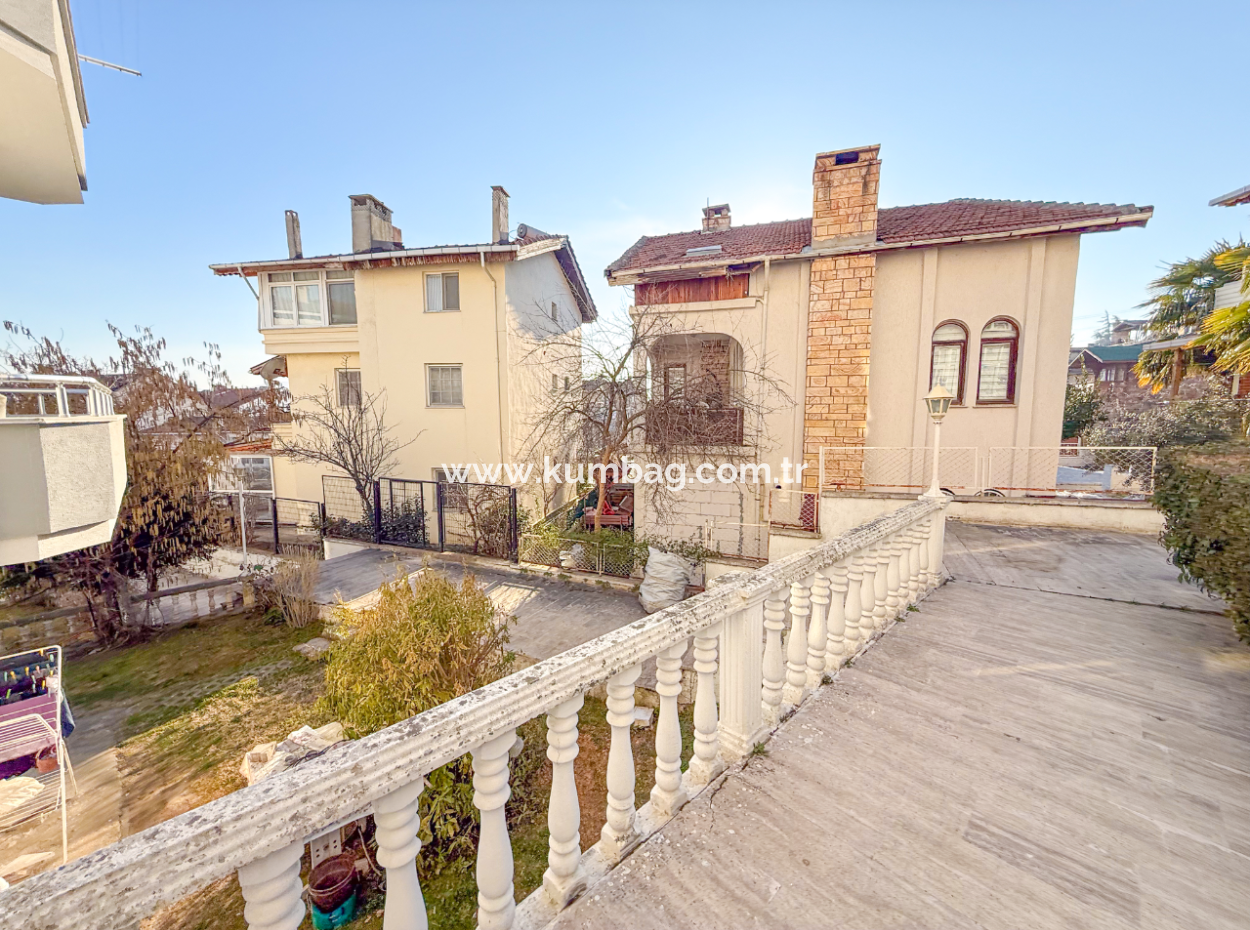 Kumbağ Denize Sıfır Gözde Sitesinde Satılık Çok Geniş 2+1 Daire