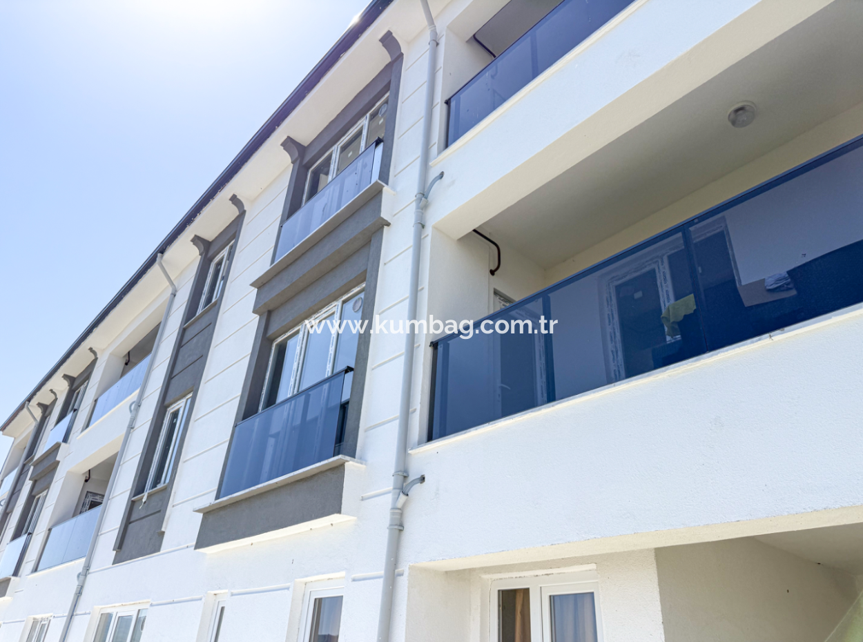 Kumbağ'da Deniz Manzaralı Geniş Balkonlu Satılık Sıfır 2+1 Daire