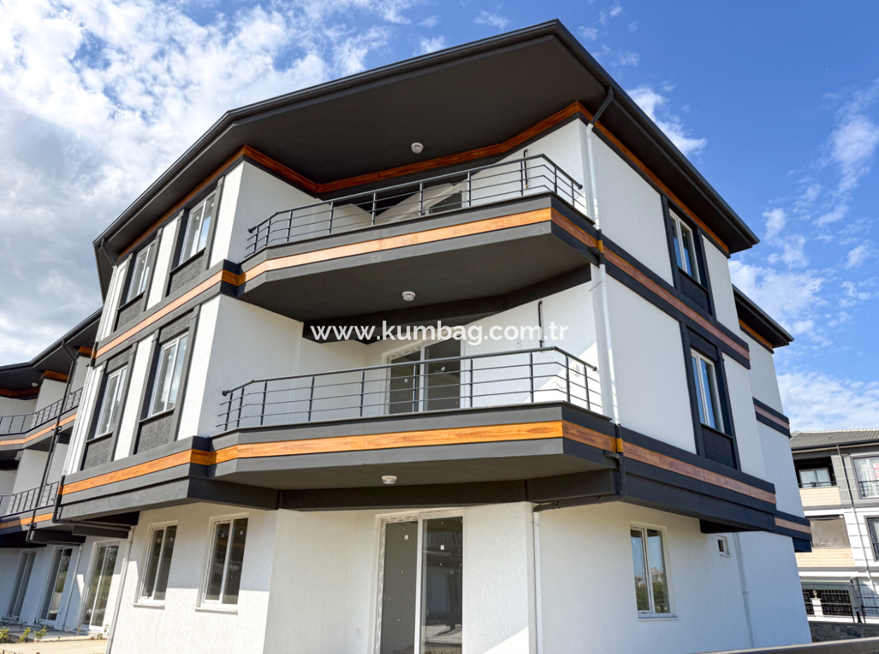 Kumbağ Havuzlu Sitede Denize Yakın Kiralık Lüks 2+1 Daireler