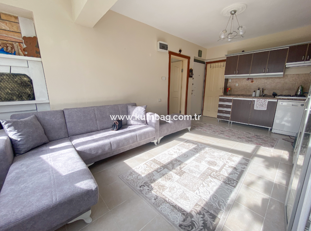 Kumbağ Cadde Üzerinde Satılık 2+1 Bahçe Kat Daire