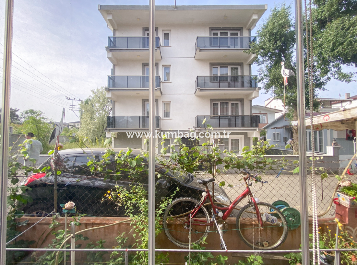 Kumbağ Cadde Üzerinde Satılık 2+1 Bahçe Kat Daire