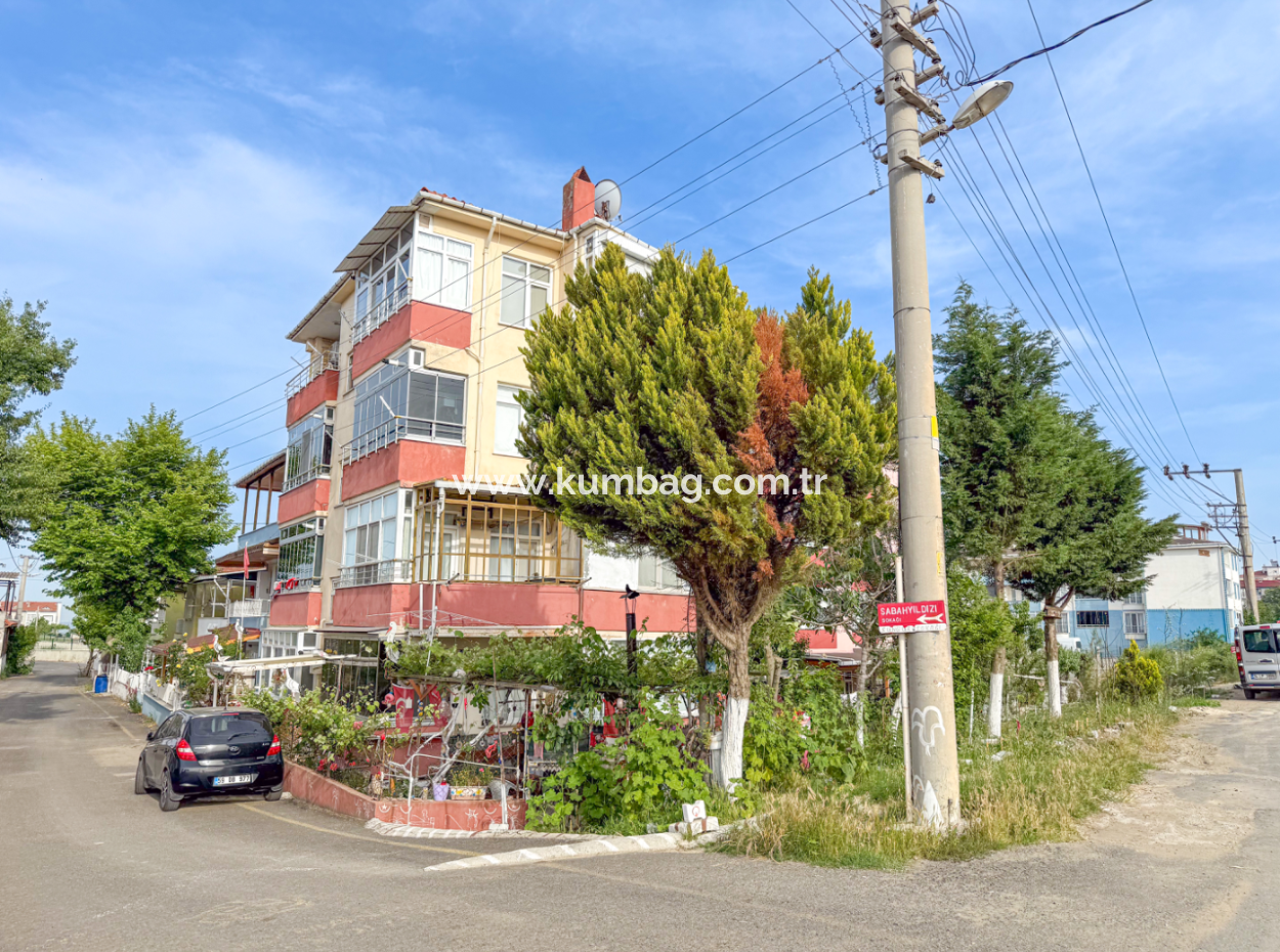 Kumbağ Cadde Üzerinde Satılık 2+1 Bahçe Kat Daire