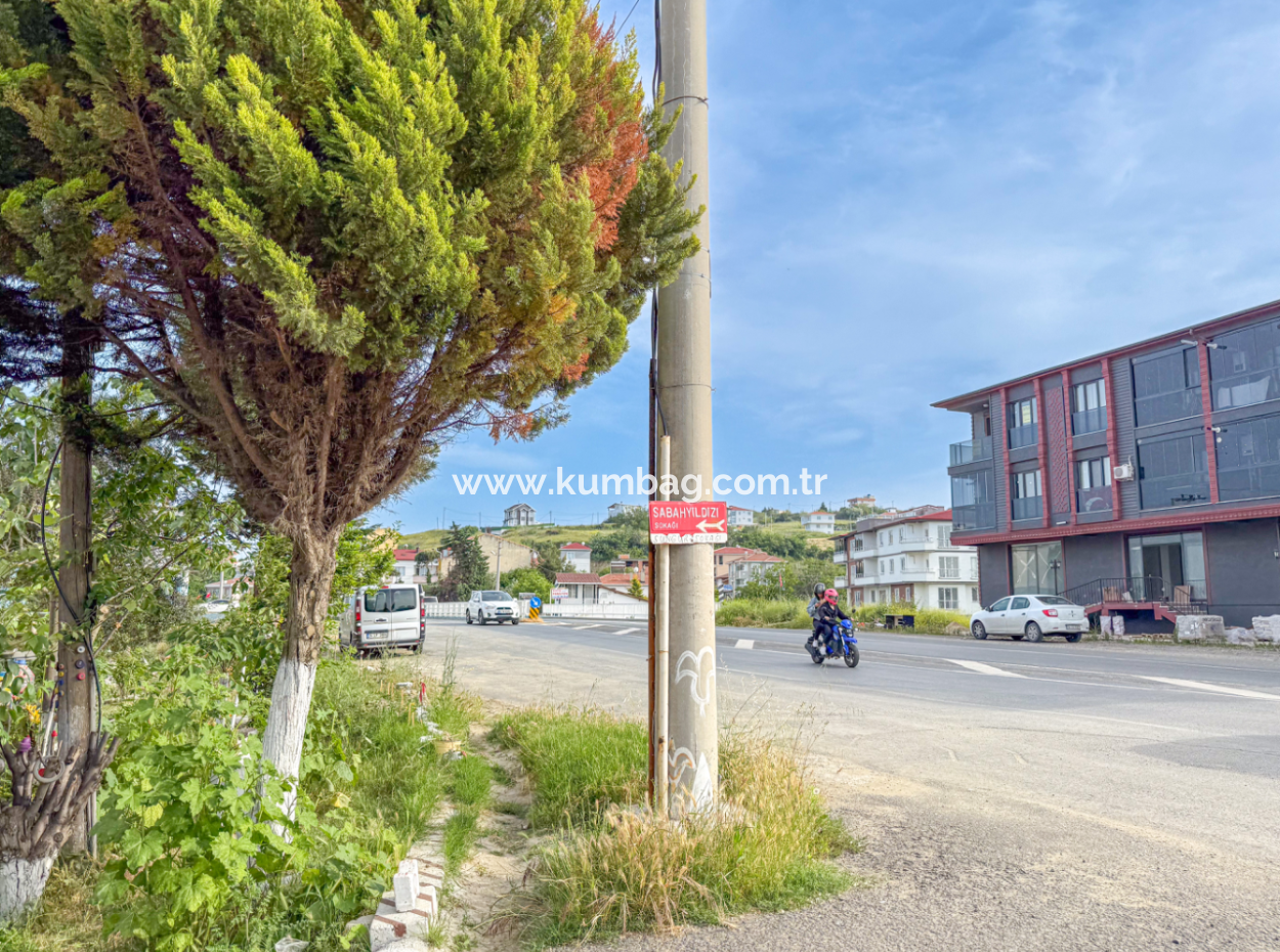 Kumbağ Cadde Üzerinde Satılık 2+1 Bahçe Kat Daire