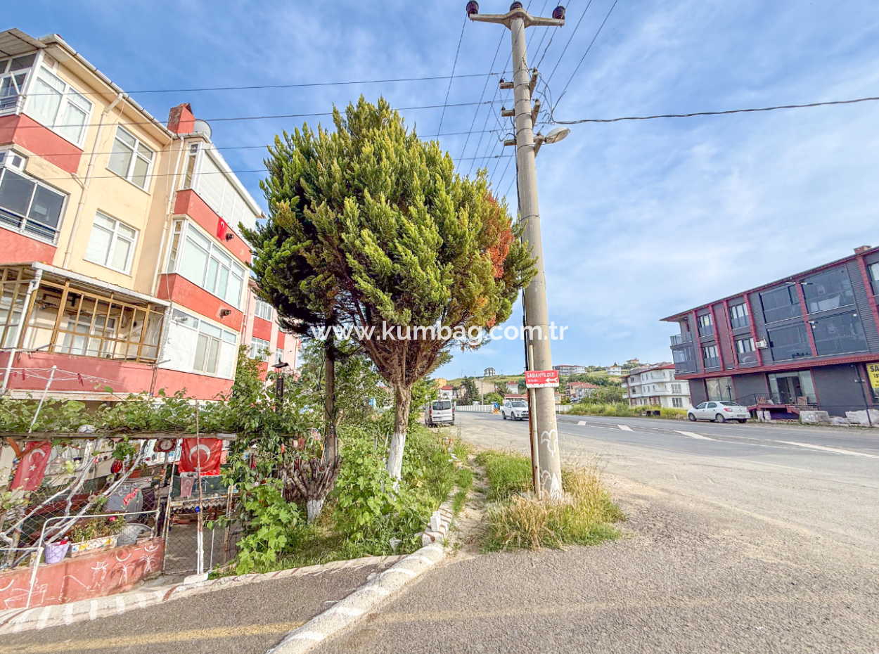 Kumbağ Cadde Üzerinde Satılık 2+1 Bahçe Kat Daire