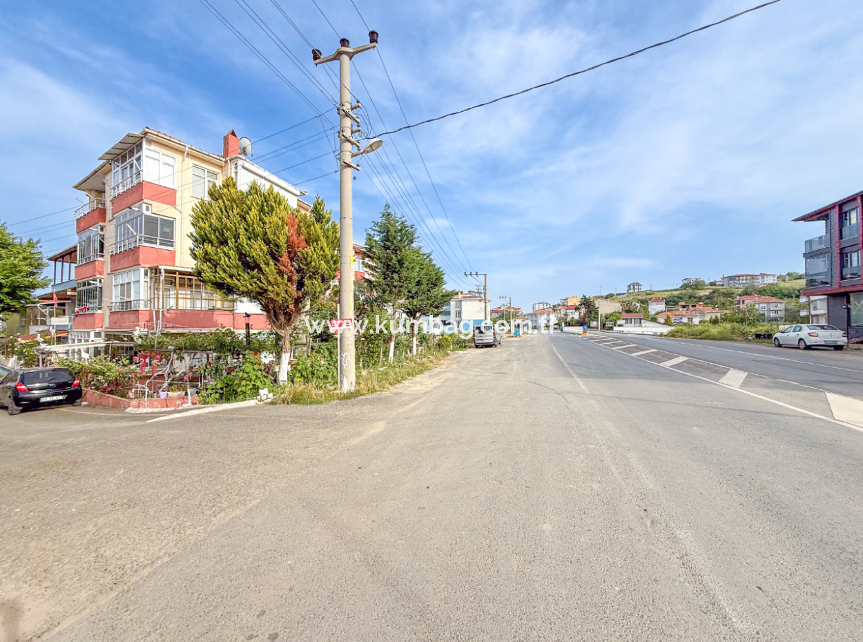 Kumbağ Cadde Üzerinde Satılık 2+1 Bahçe Kat Daire