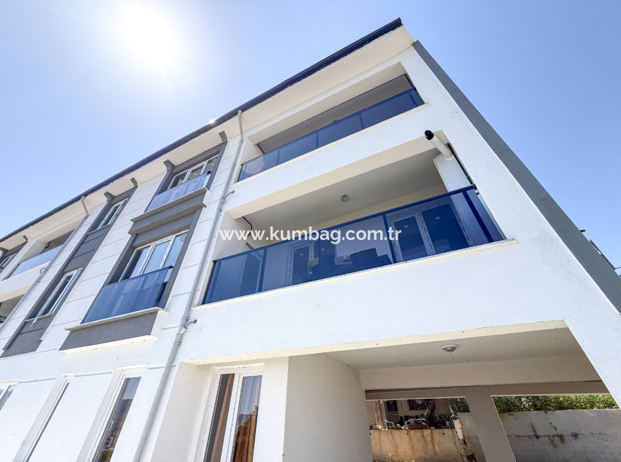 Kumbağ'da Deniz Manzaralı Geniş Balkonlu Kiralık Sıfır 2+1 Daire