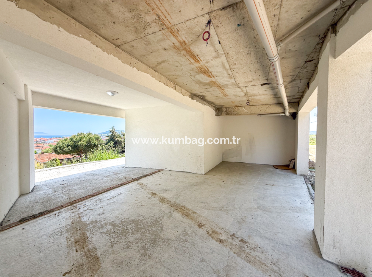 Kumbağ'da Deniz Manzaralı Geniş Balkonlu Kiralık Sıfır 2+1 Daire