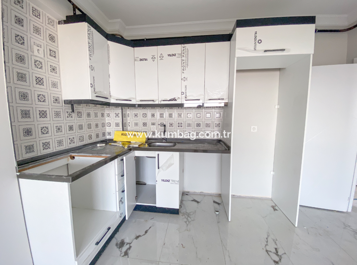 Kumbağ'da Deniz Manzaralı Geniş Balkonlu Kiralık Sıfır 2+1 Daire