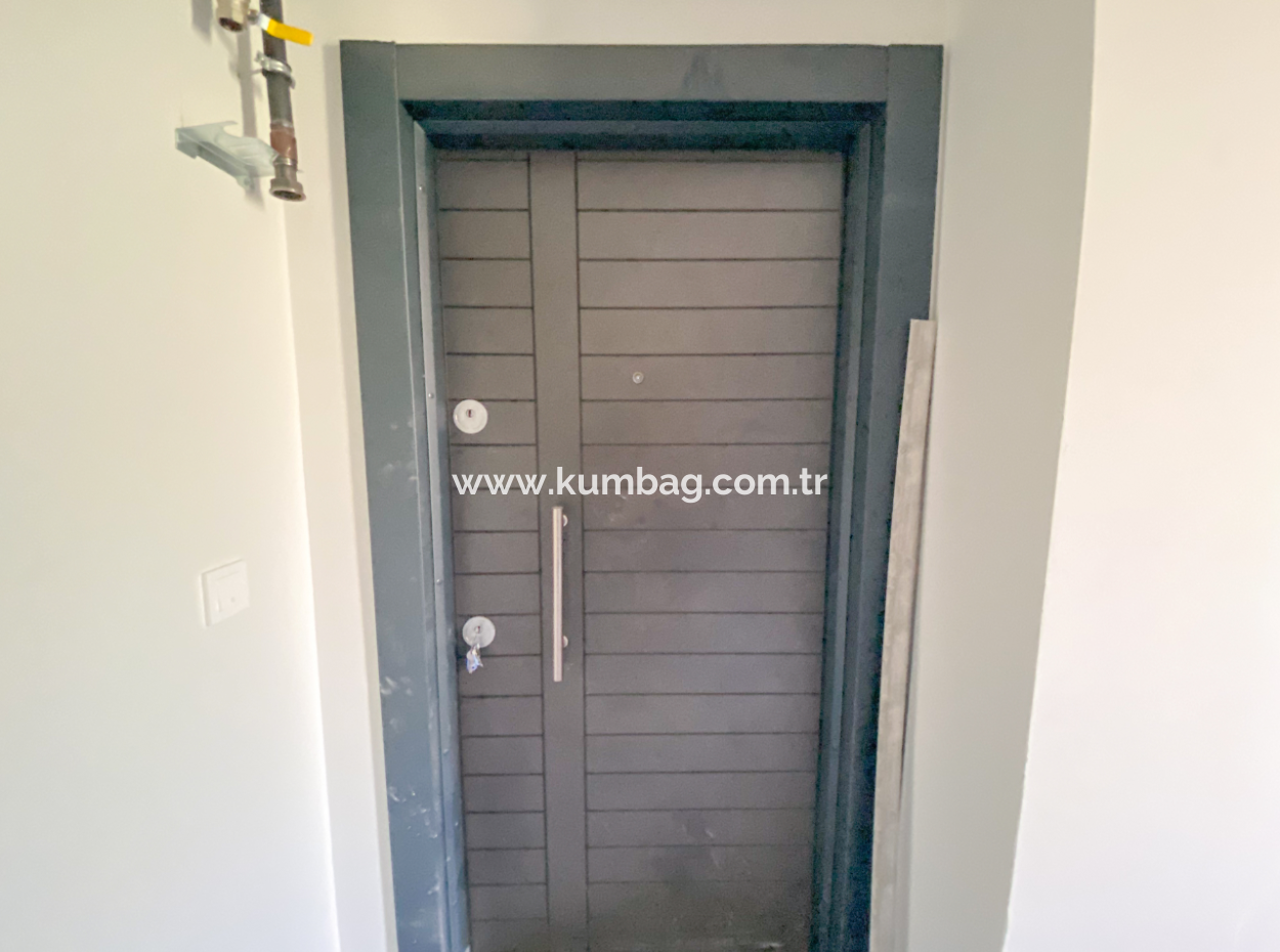 Kumbağ'da Deniz Manzaralı Geniş Balkonlu Kiralık Sıfır 2+1 Daire