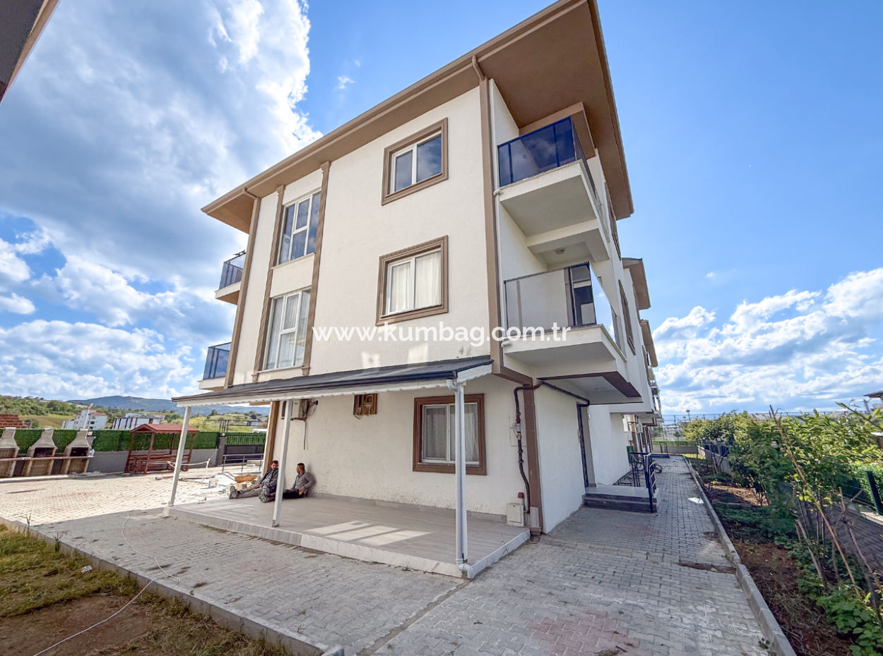 Kumbağ Havuzlu Sitede Denize Yakın Kiralık 2+1 Sıfır Daireler