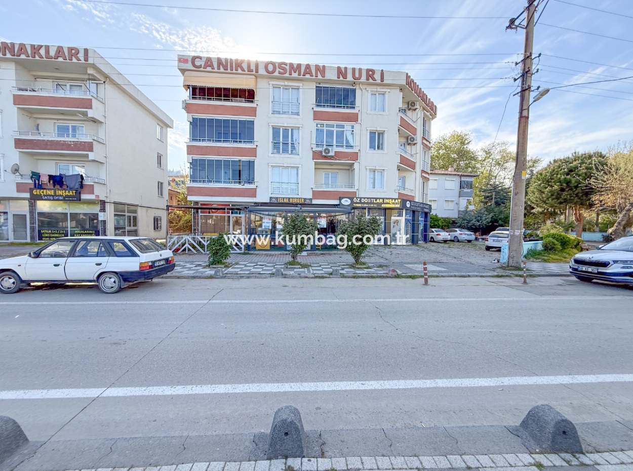 Kumbağ Cadde Üstünde Kiralık Taksim Islak Burger Dükkanı