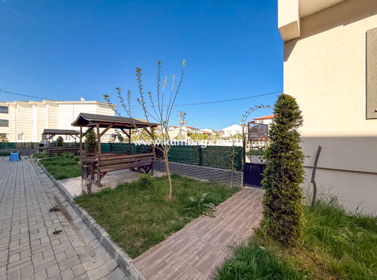 Kumbağ Ana Caddeye Sıfır Site İçinde Kiralık 1+1 Daire