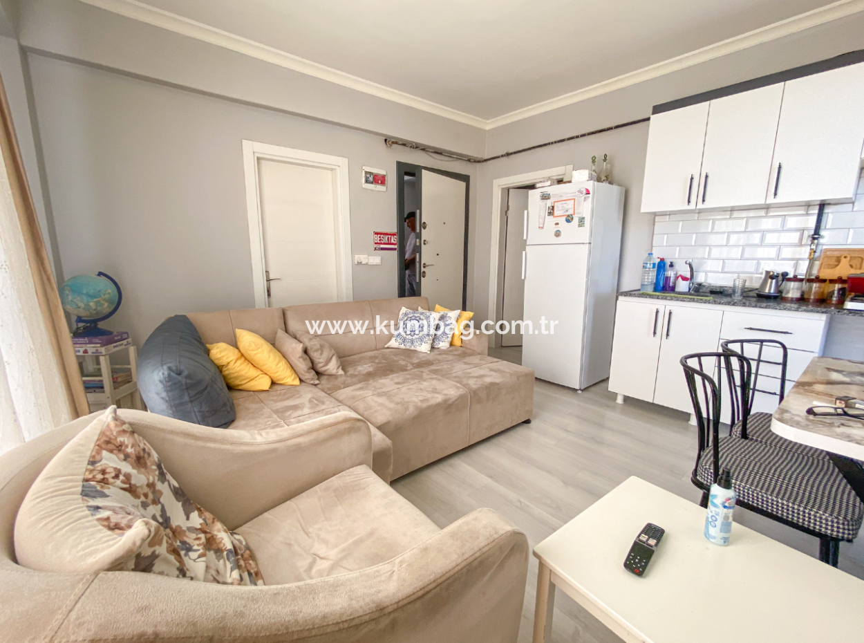 Yeni Binada Site İçinde Geniş Bahçeli Satılık Köşe 1+1 Daire